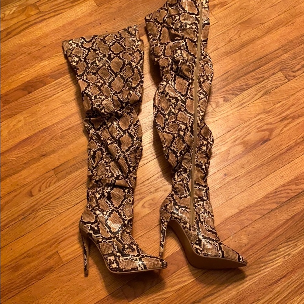 Fashion Nova above knee boots size 6.5. New.